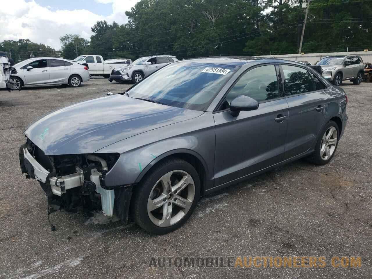 WAUAUHFF9J1048592 AUDI A3 2018