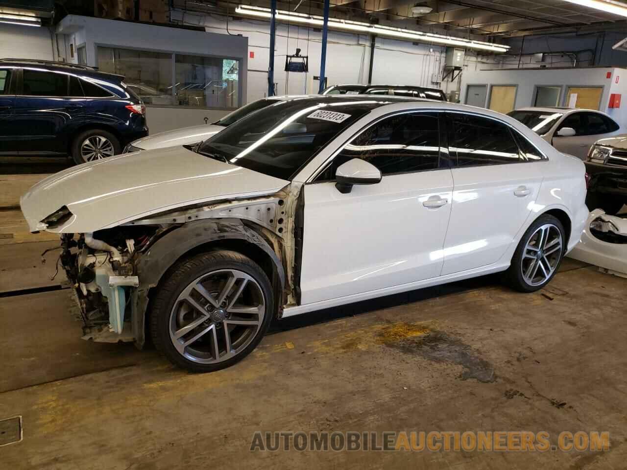 WAUBEGFF3KA104717 AUDI A3 2019