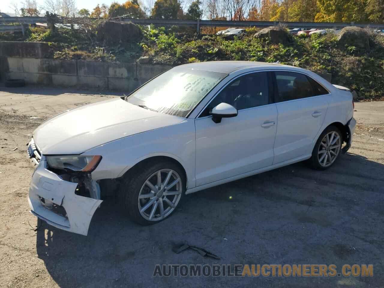 WAUEFGFFXF1070064 AUDI A3 2015