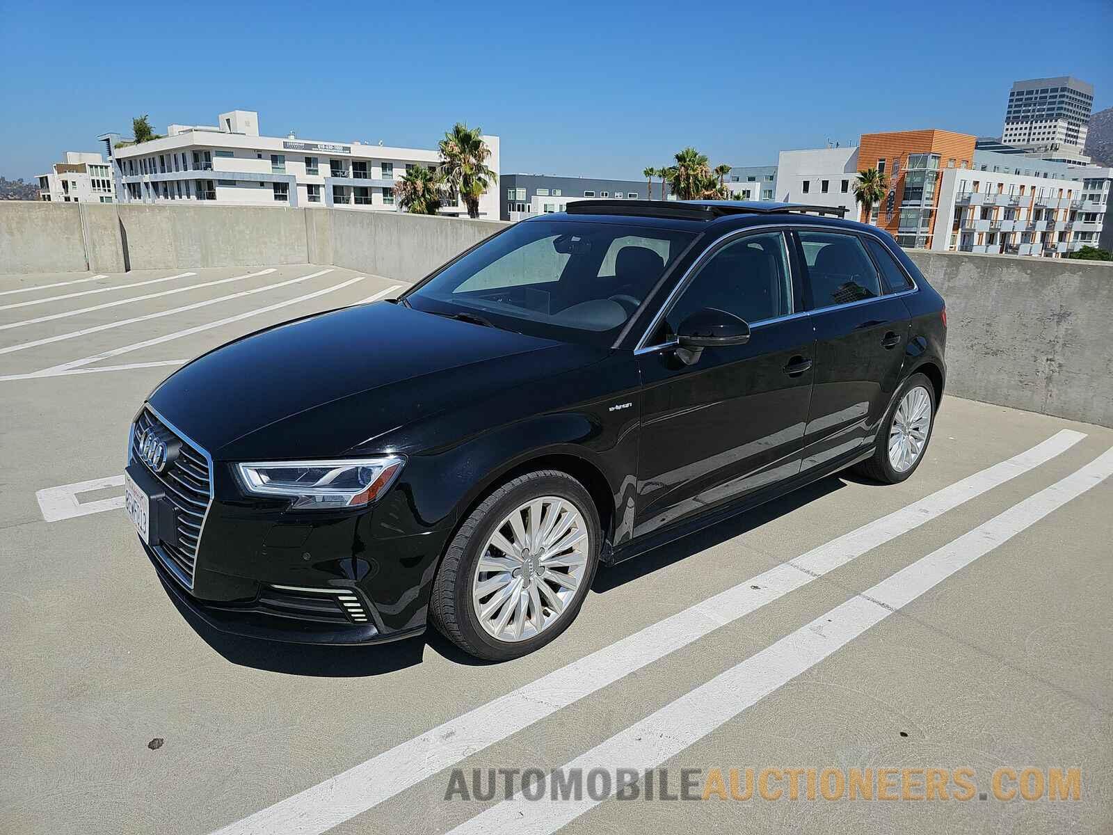 WAUTPBFF0JA089741 Audi A3 Sportback e-tron 2018