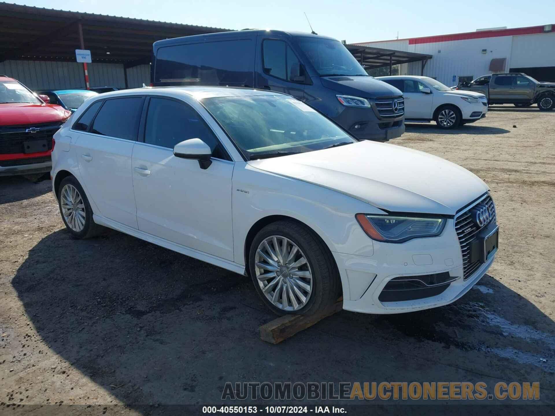 WAUTPBFF6GA065923 AUDI A3 E-TRON 2016