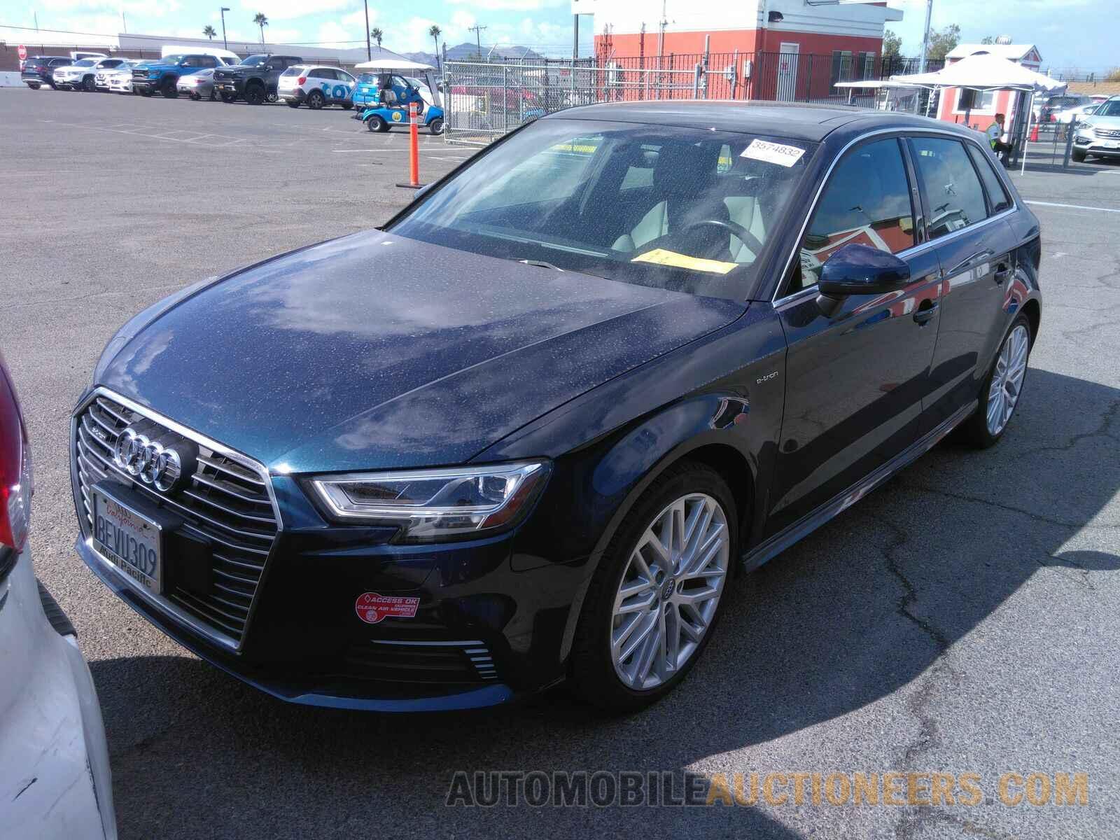 WAUTPBFF6JA065895 Audi A3 Sportback e-tron 2018