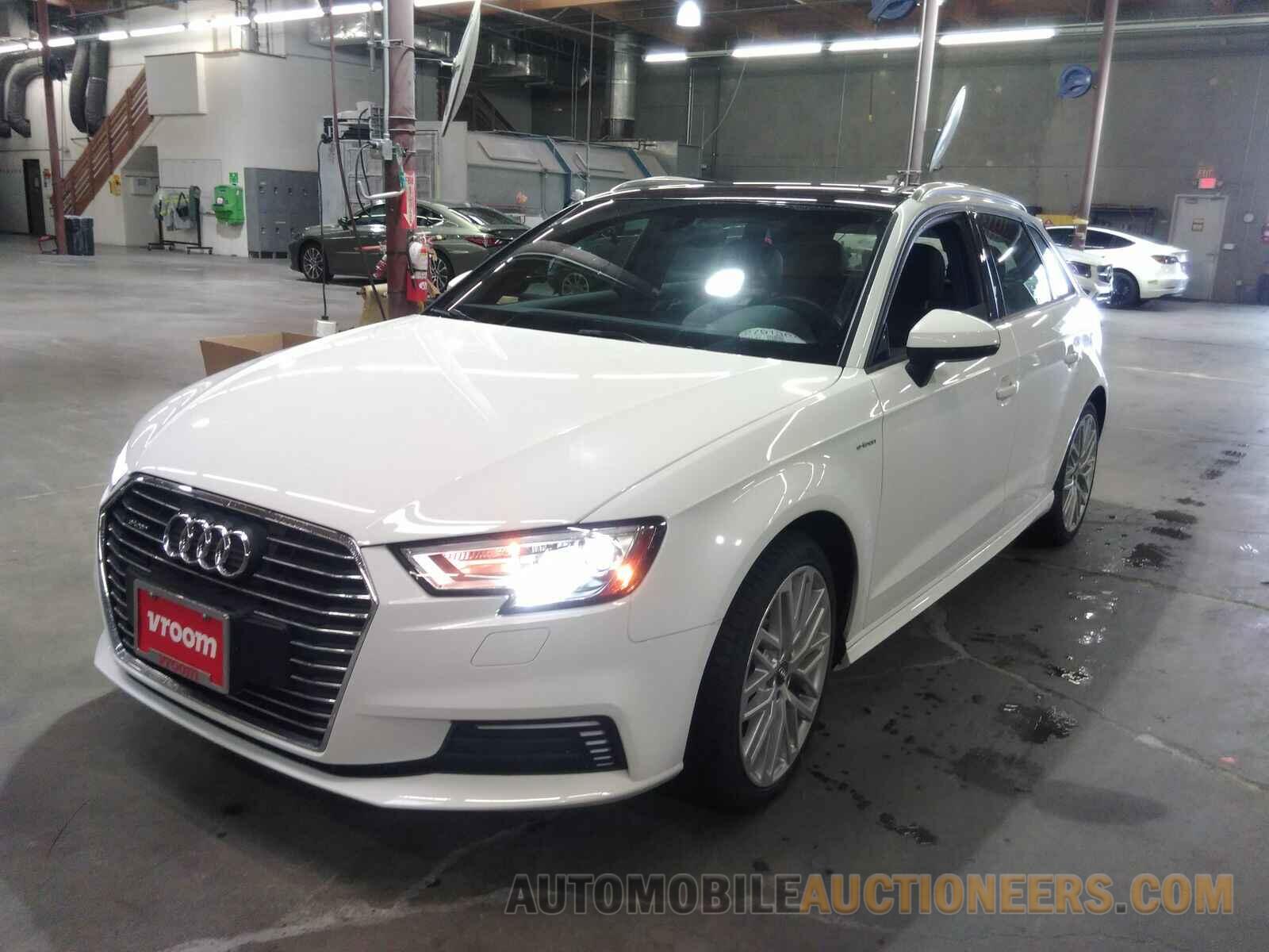 WAUUPBFF1JA082592 Audi A3 Sportback e-tron 2018