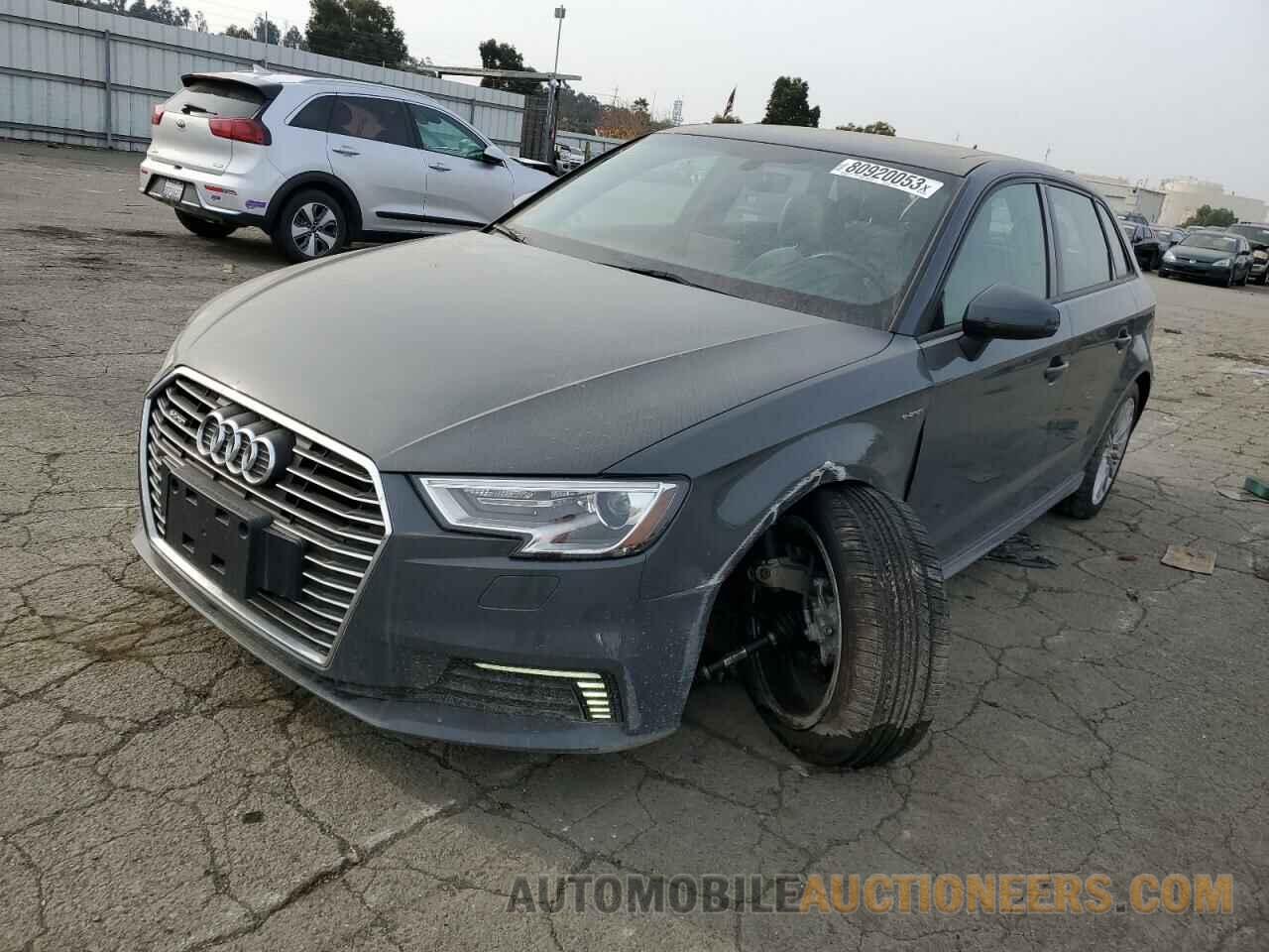 WAUUPBFF2JA068099 AUDI A3 2018