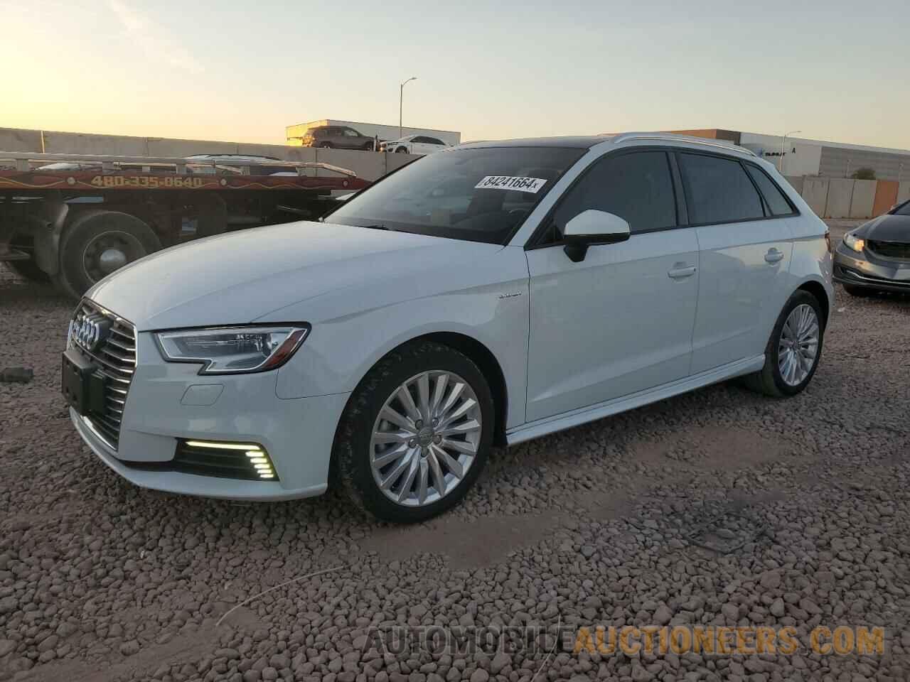 WAUUPBFF4JA154823 AUDI A3 2018