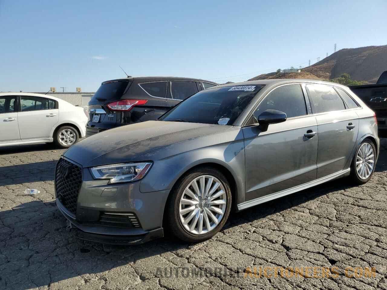 WAUUPBFF6JA060698 AUDI A3 2018