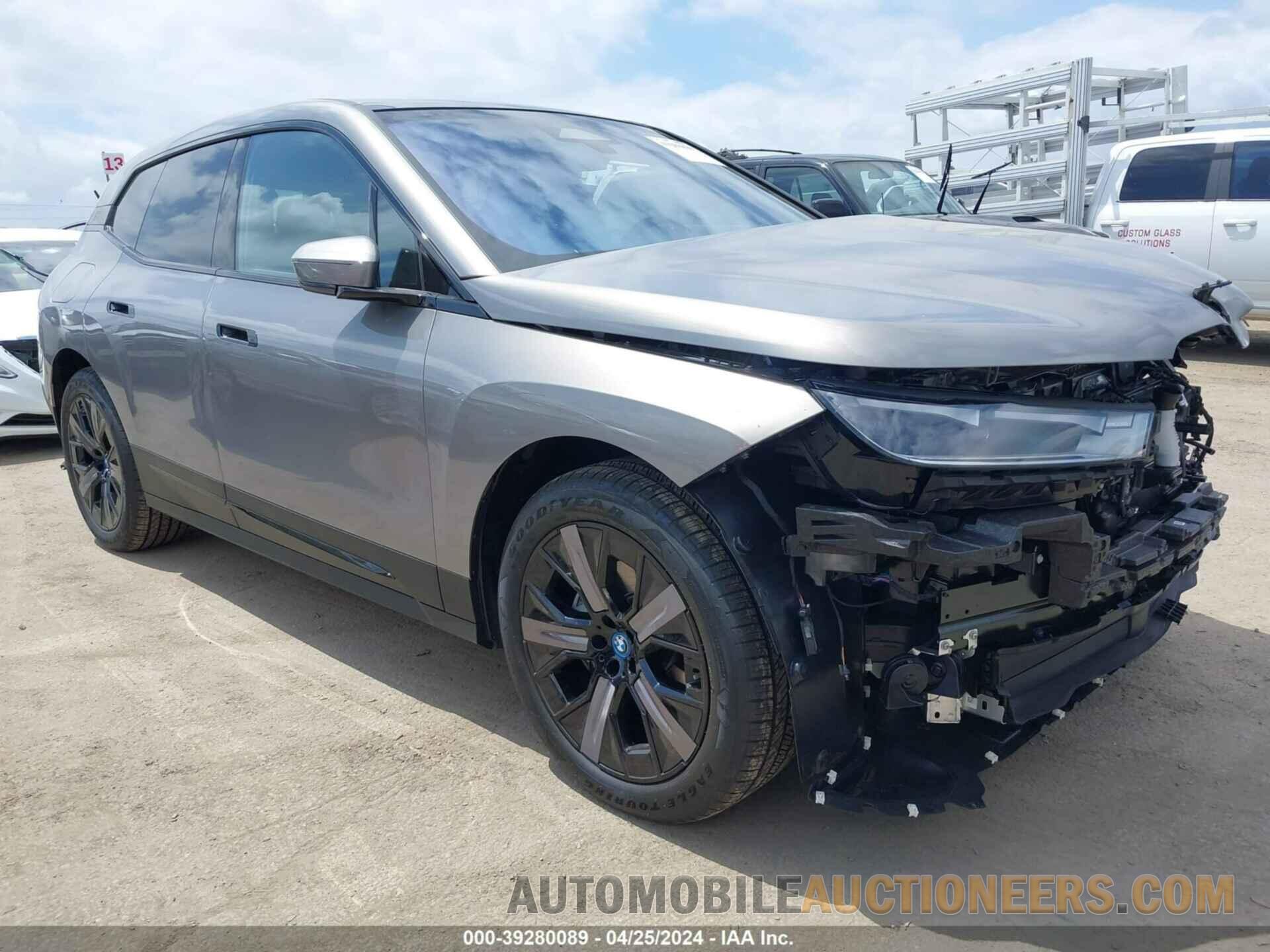 WB523CF01RCR15813 BMW IX 2024