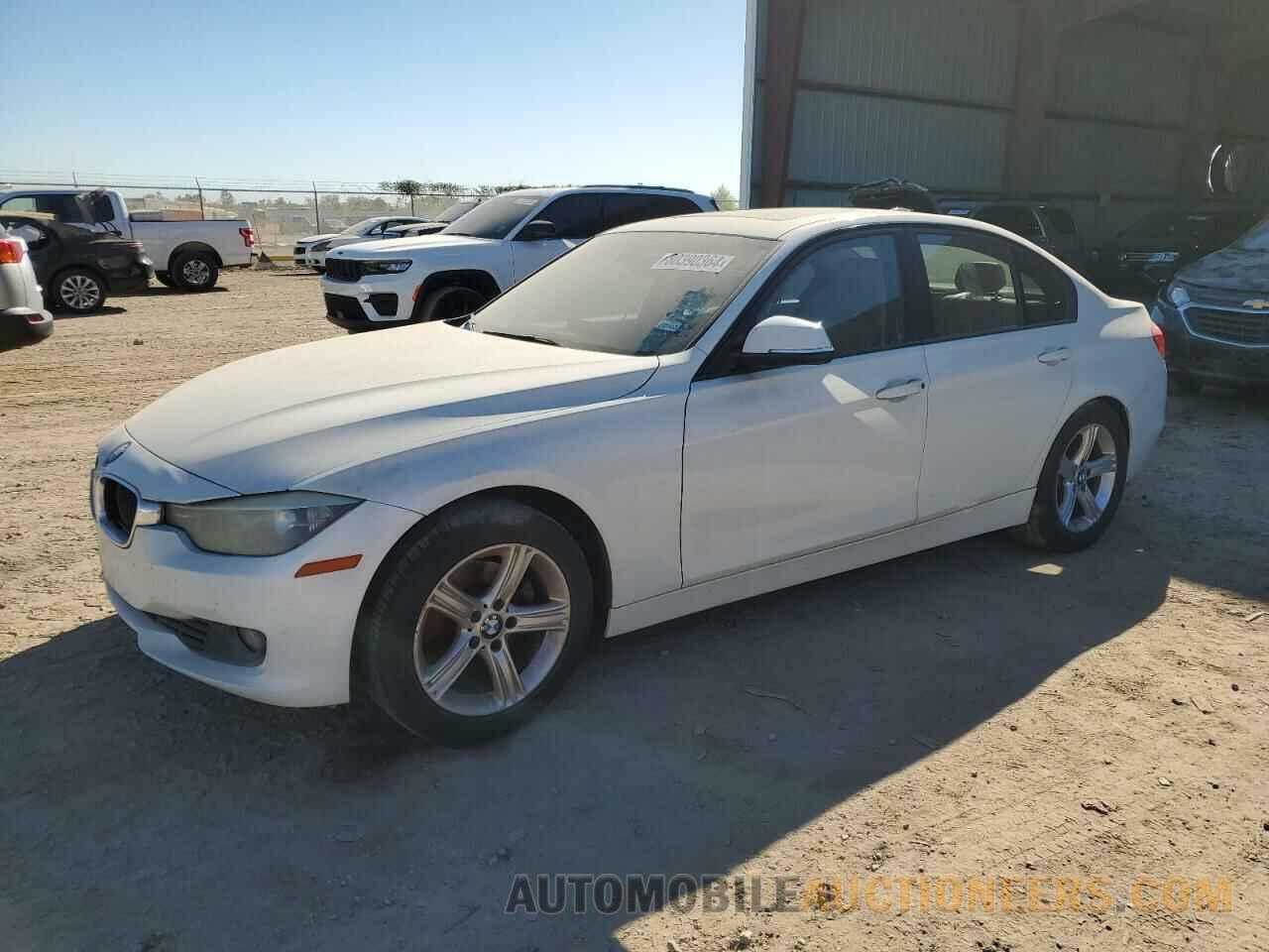 WBA3A5C51DF353720 BMW 3 SERIES 2013