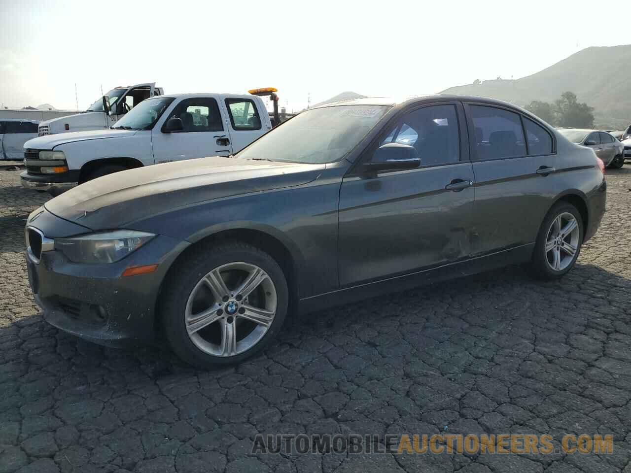 WBA3C1G57DNR46811 BMW 3 SERIES 2013