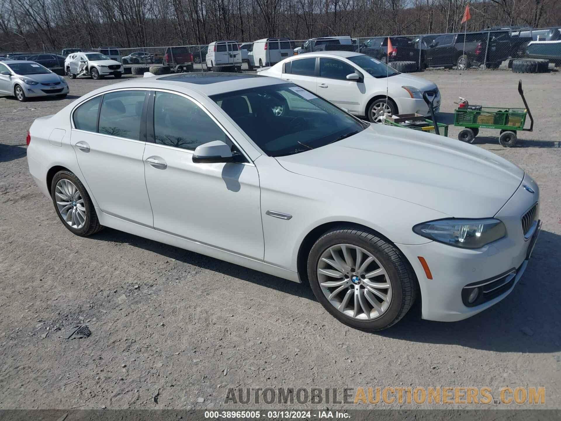 WBA5A7C56FD625679 BMW 528I 2015