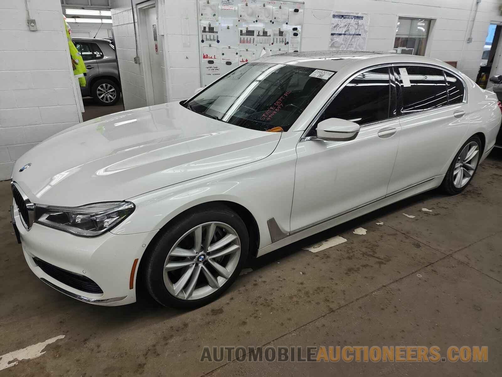 WBA7F2C5XHG422485 BMW 7 Series 2017