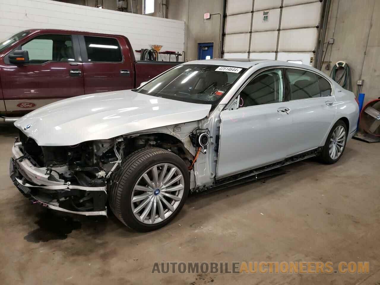 WBA7J2C58HG497555 BMW 7 SERIES 2017