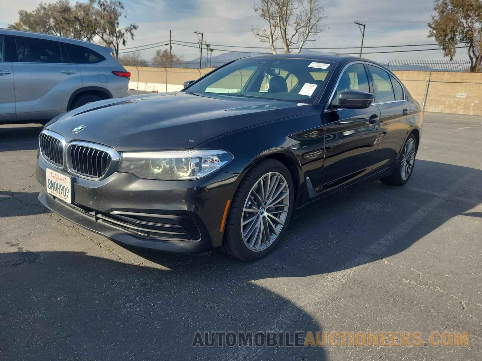 WBAJA5C54KWW00121 BMW 5 Series 2019