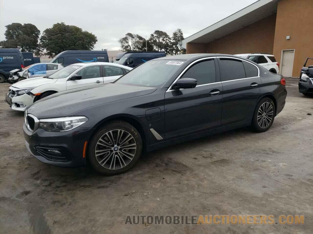 WBAJA9C57JB032735 BMW 5 SERIES 2018