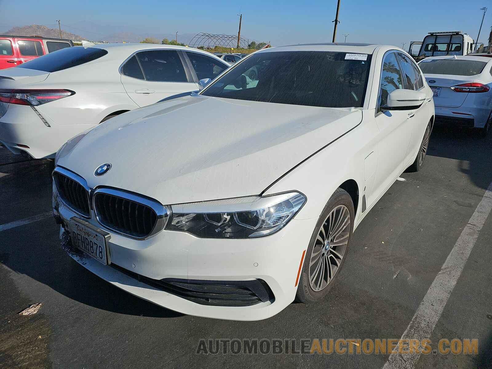 WBAJA9C57JB252411 BMW 5 Series 2018