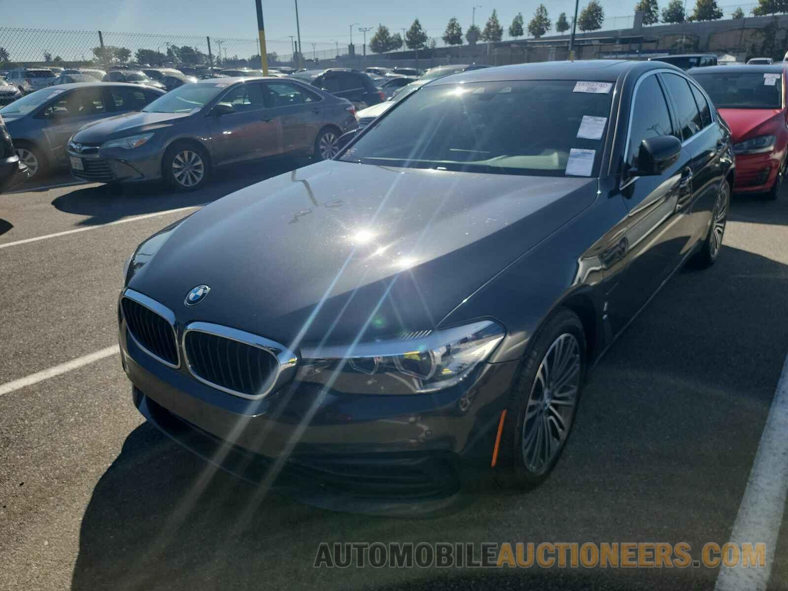 WBAJA9C57KB254063 BMW 5 Series 2019