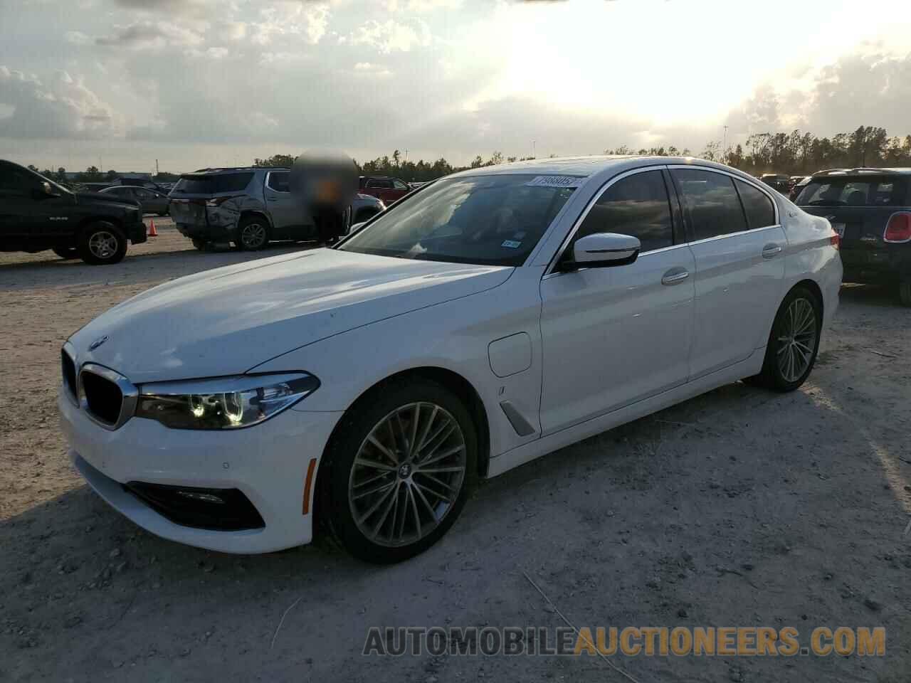 WBAJA9C58JB252563 BMW 5 SERIES 2018