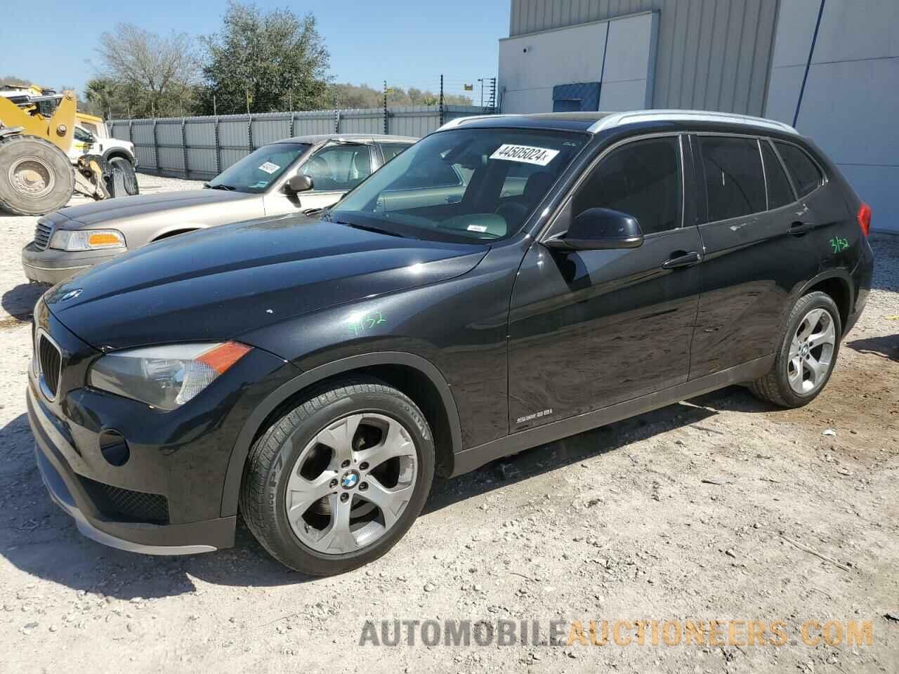 WBAVM1C55FV318065 BMW X1 2015