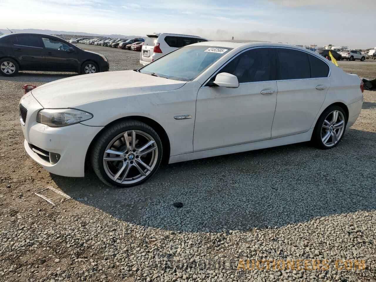 WBAXG5C52DD229368 BMW 5 SERIES 2013