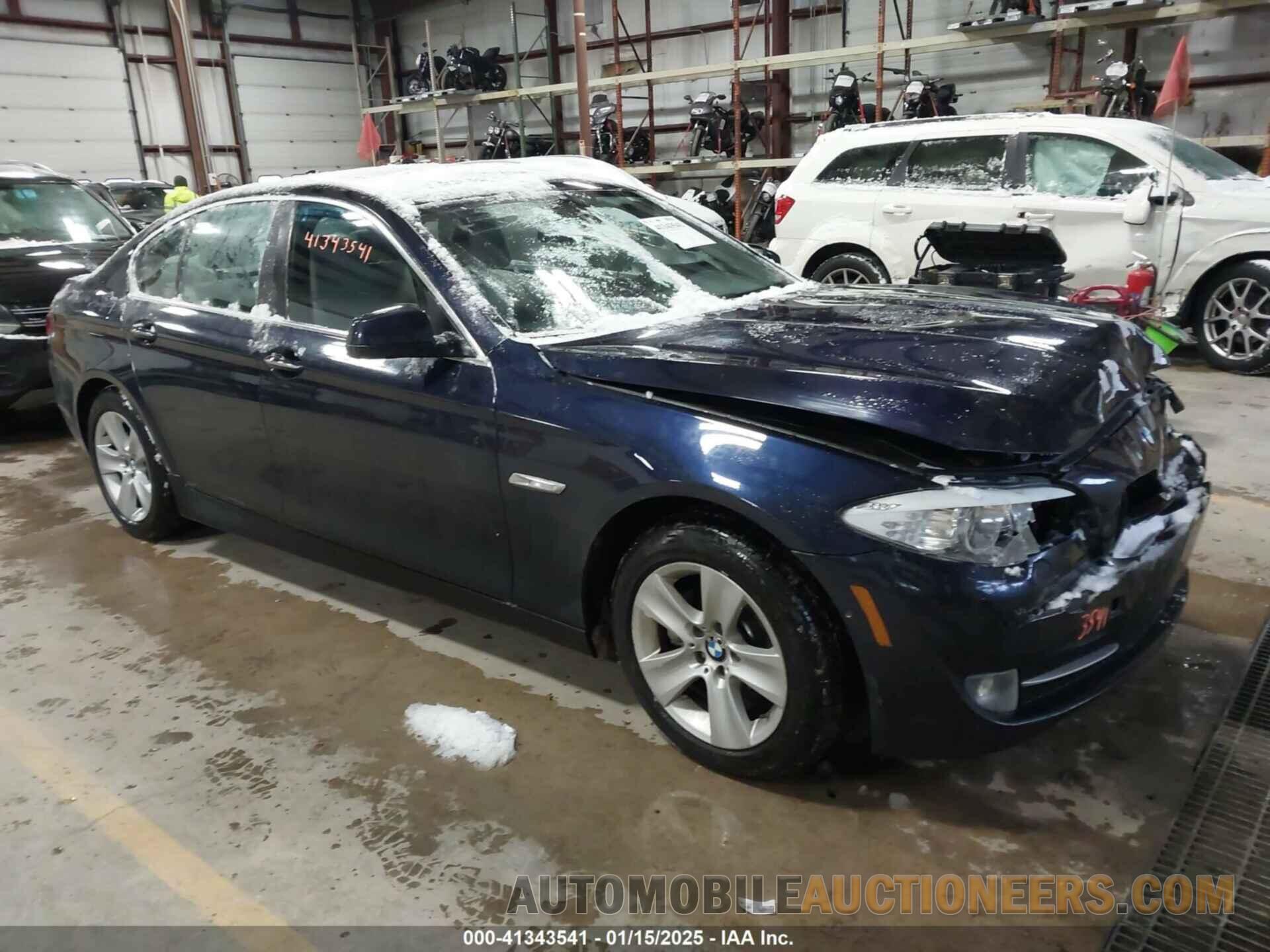 WBAXH5C56DD109828 BMW 528I 2013