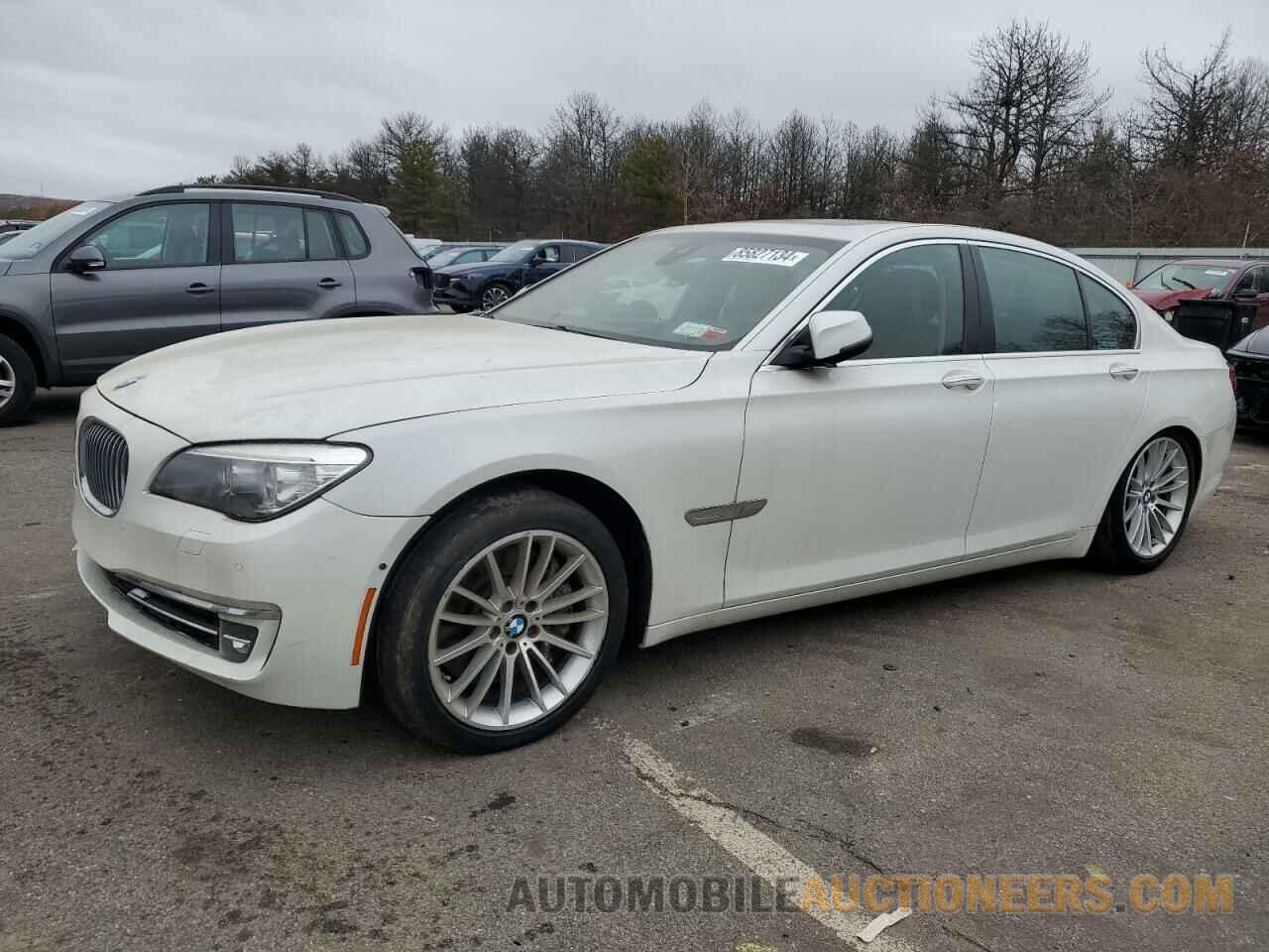 WBAYA8C51DD227960 BMW 7 SERIES 2013