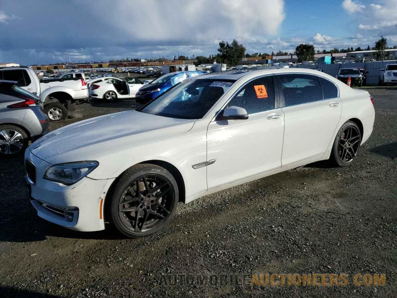 WBAYE4C59FD138816 BMW 7 SERIES 2015