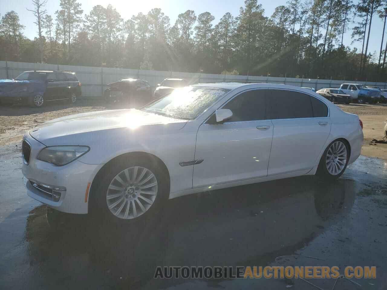 WBAYE8C57DD132579 BMW 7 SERIES 2013