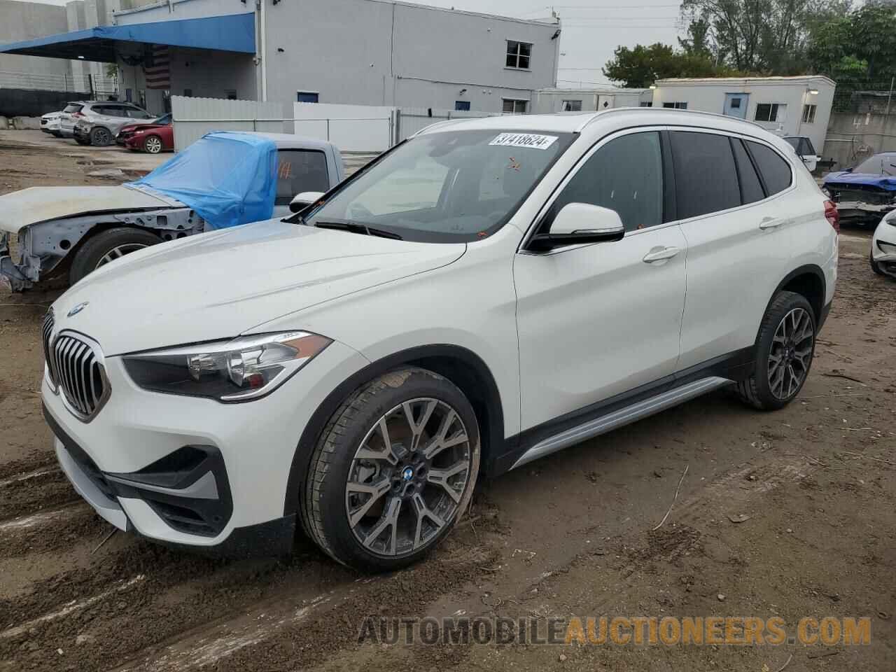 WBXJG7C04M5T27081 BMW X1 2021