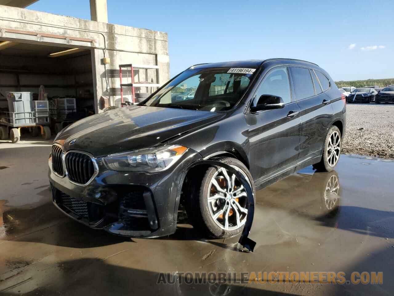 WBXJG7C08M5U18418 BMW X1 2021