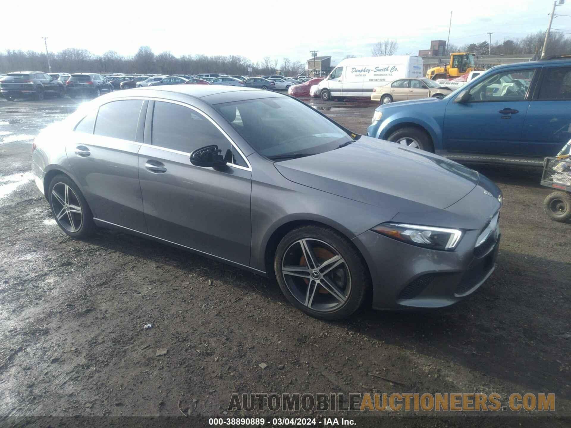 WDD3G4FBXKW021727 MERCEDES-BENZ A 220 2019