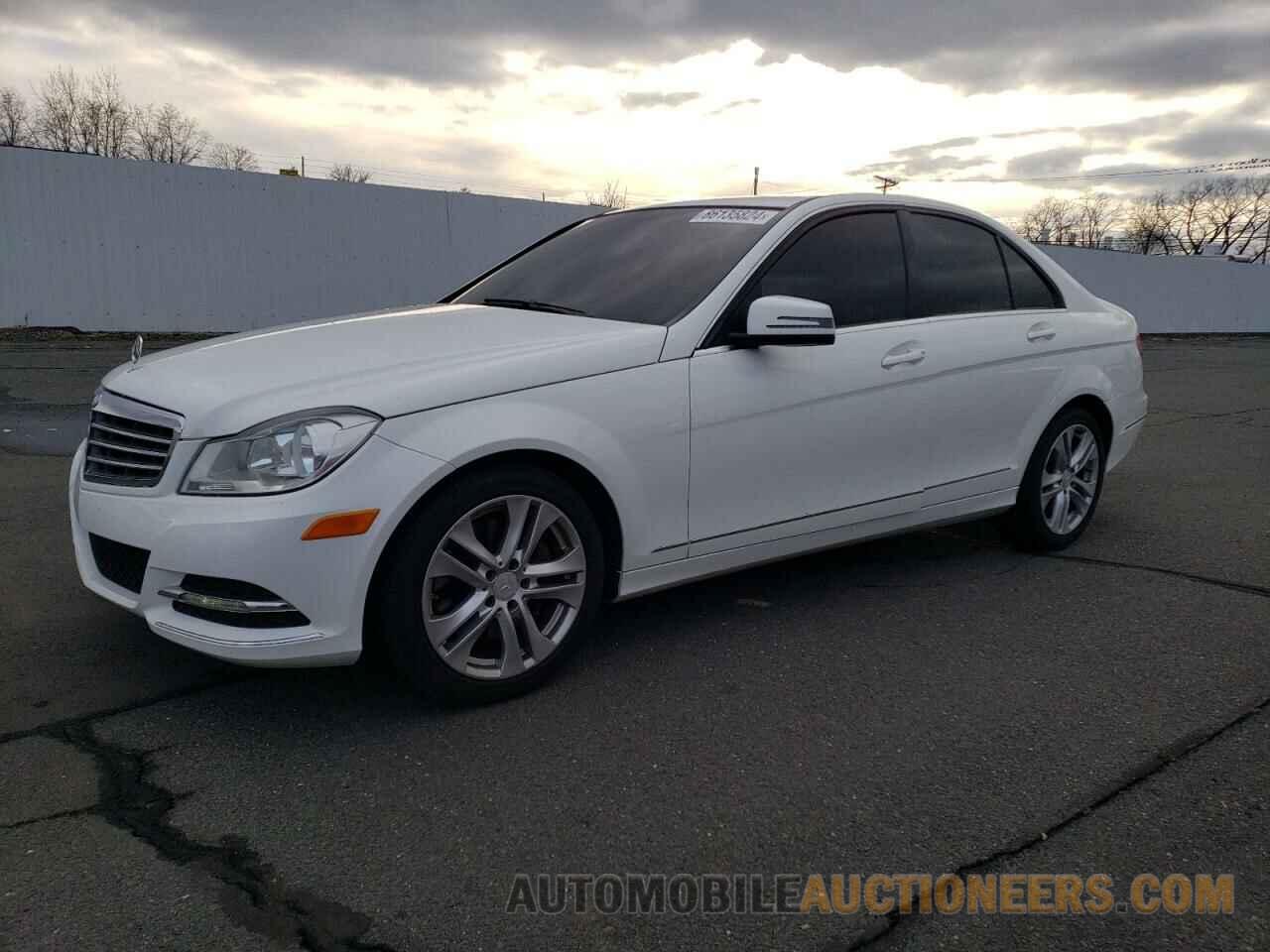 WDDGF8AB5DA858145 MERCEDES-BENZ C-CLASS 2013