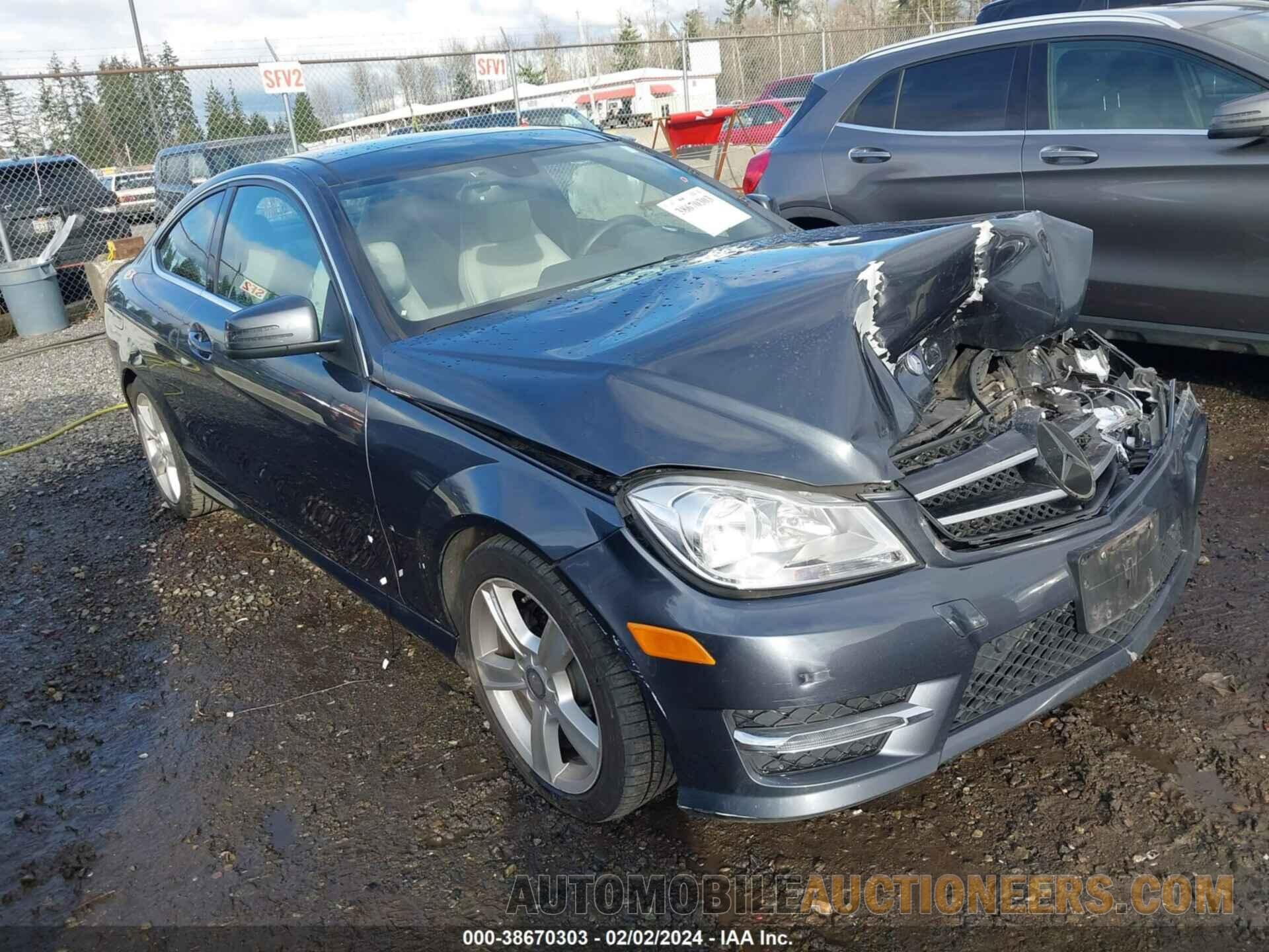 WDDGJ4HB0FG366135 MERCEDES-BENZ C 250 2015