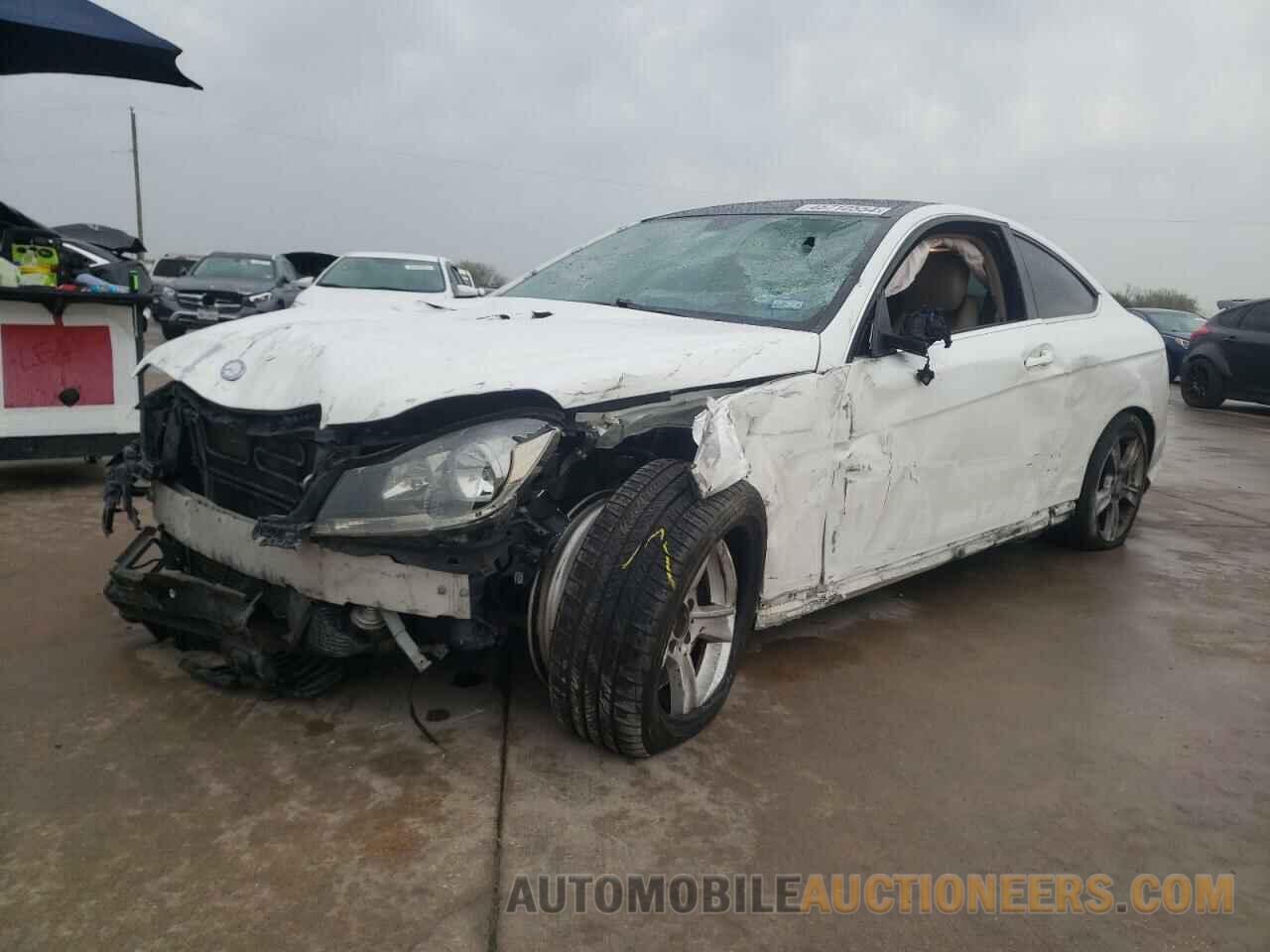 WDDGJ4HB2FG363916 MERCEDES-BENZ C-CLASS 2015