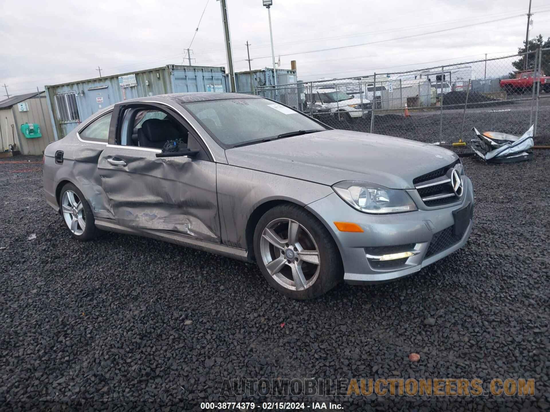 WDDGJ4HB6FG408873 MERCEDES-BENZ C 250 2015