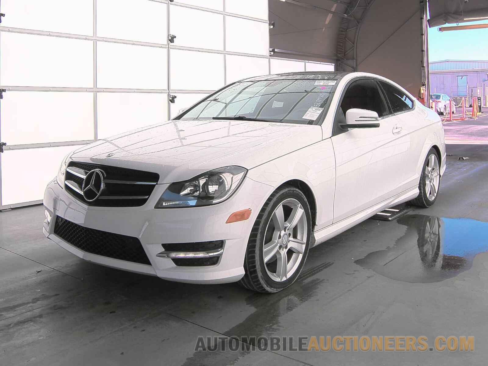 WDDGJ4HBXFG386439 Mercedes-Benz C 2 2015