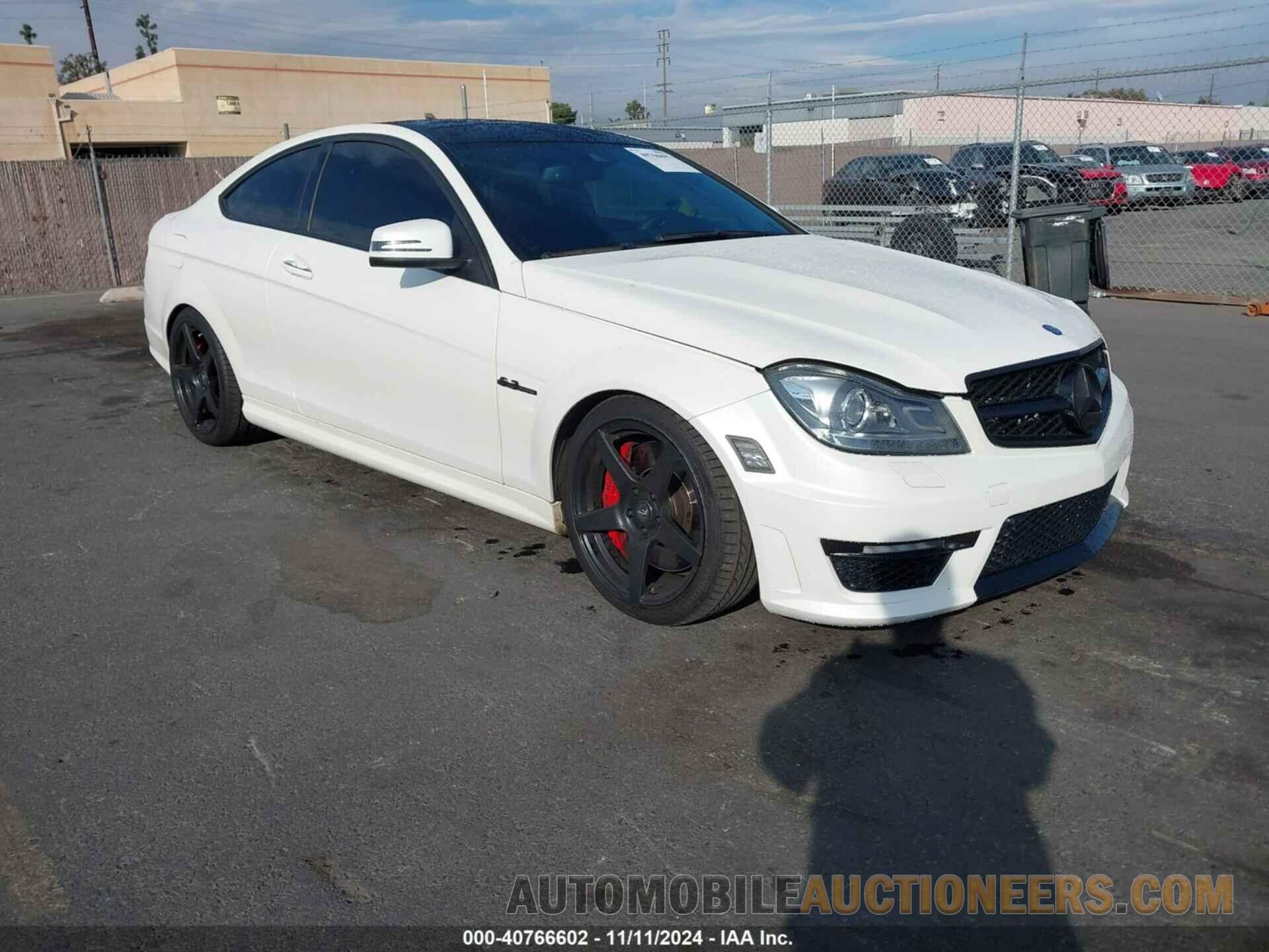 WDDGJ7HB5CF773063 MERCEDES-BENZ C 63 AMG 2012