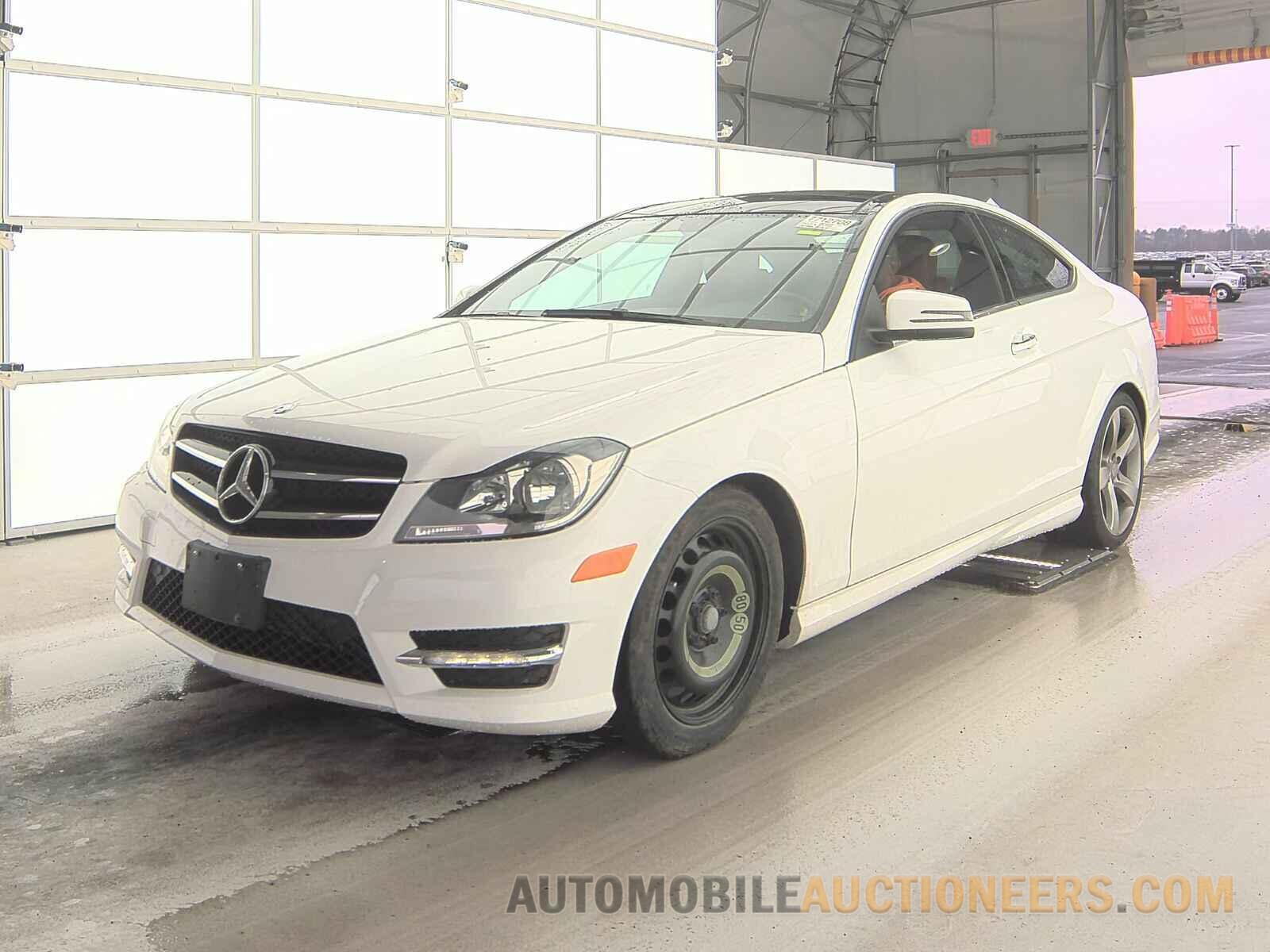 WDDGJ8JB4FG385644 Mercedes-Benz C 2015