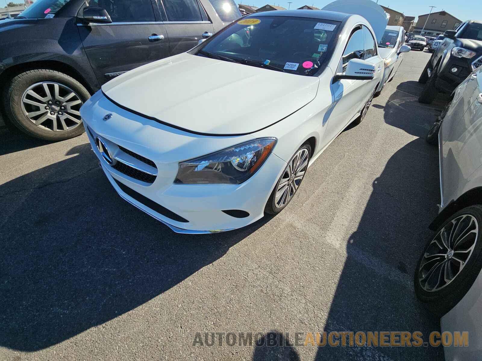 WDDSJ4GB8KN759558 Mercedes-Benz CLA 2019