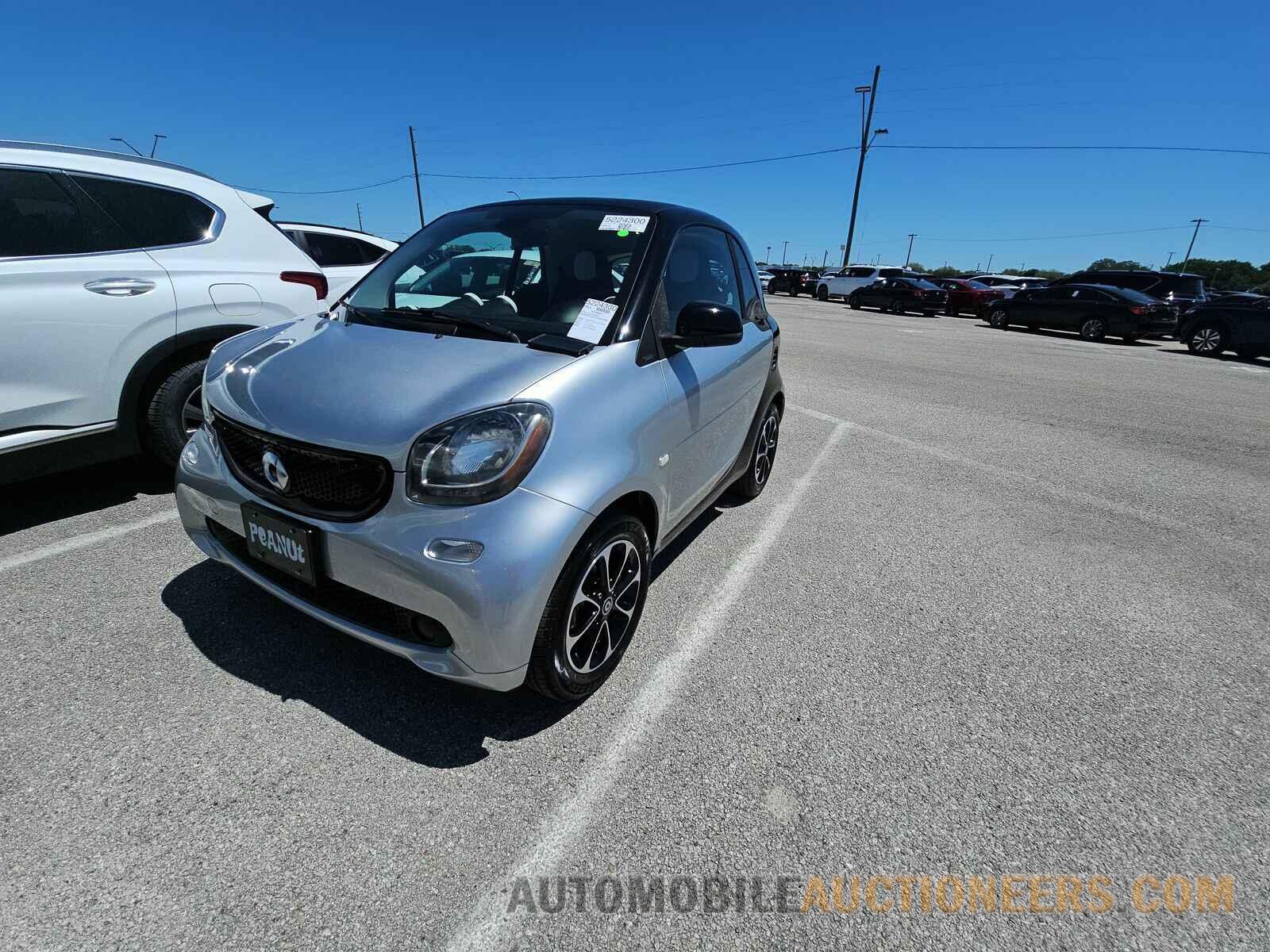 WMEFJ5DA7GK057688 smart fortwo 2016