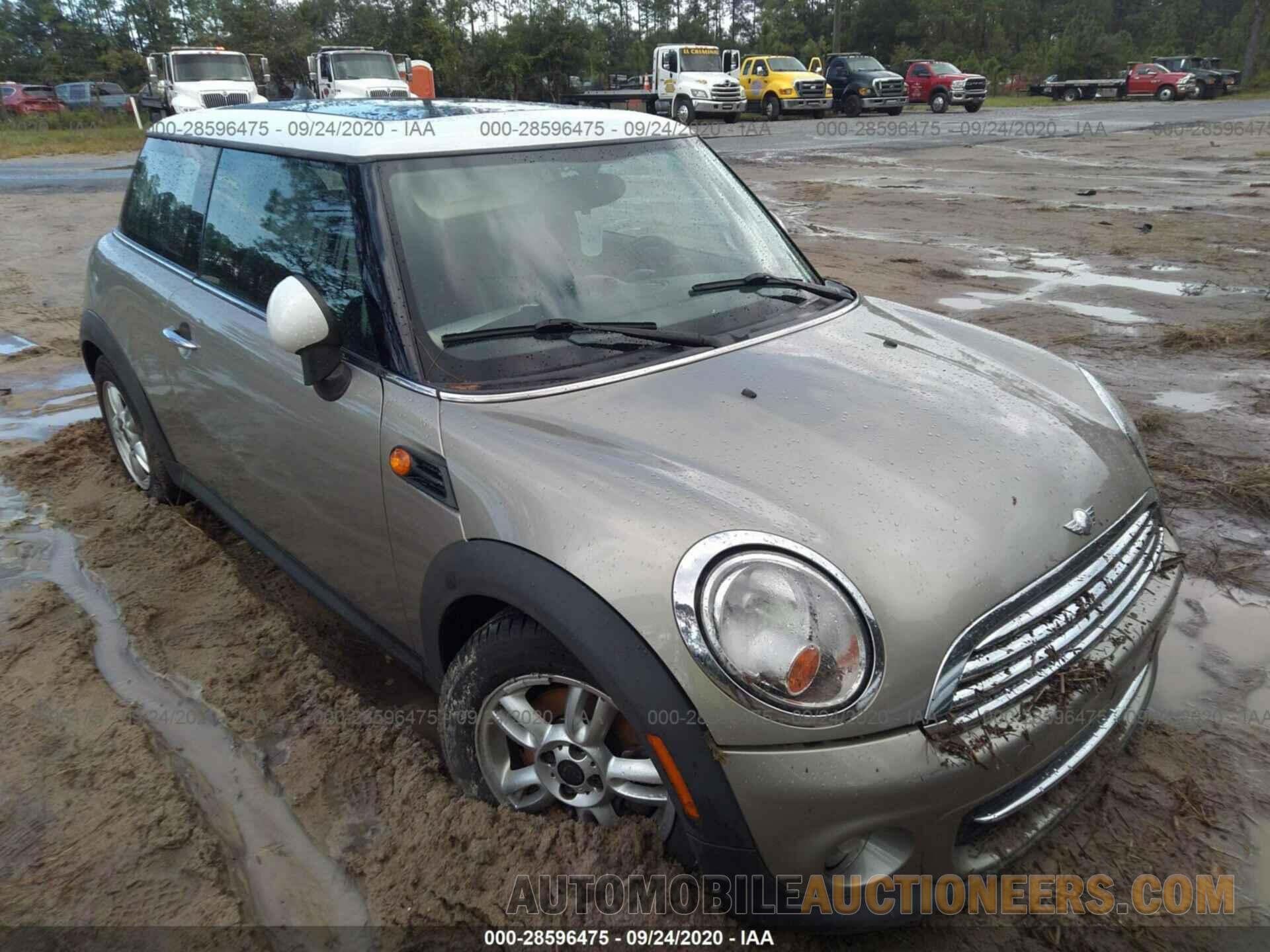 WMWSU3C55BT097796 MINI COOPER HARDTOP 2011