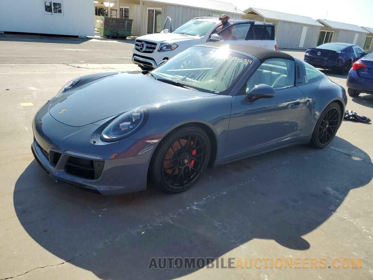 WP0BB2A93HS136862 PORSCHE 911 2017