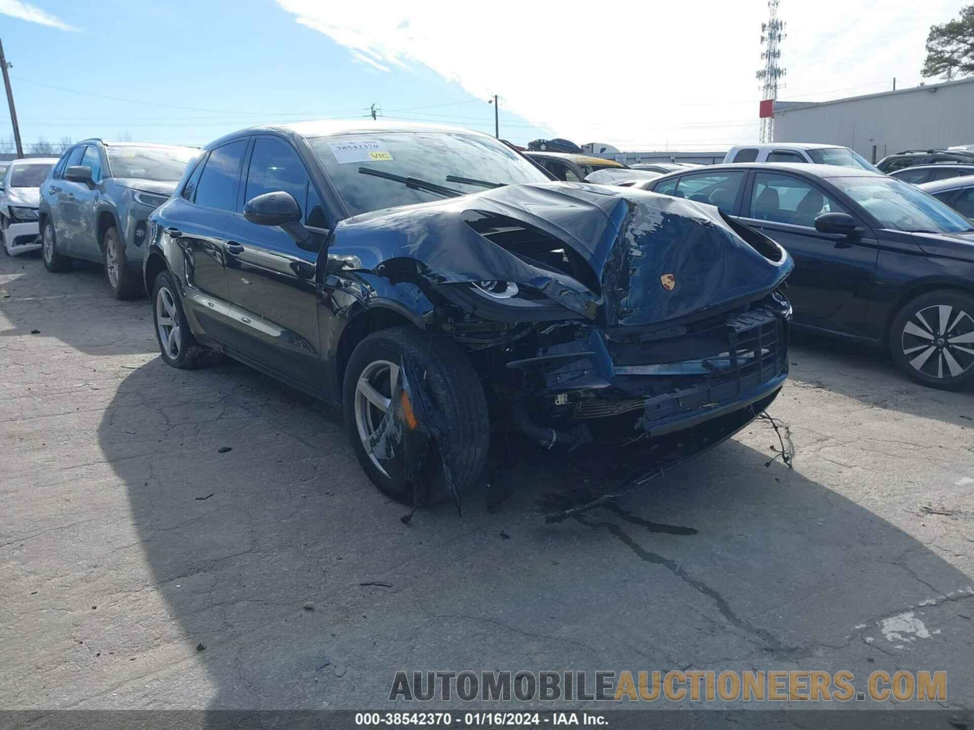 WP1AA2A52JLB03667 PORSCHE MACAN 2018