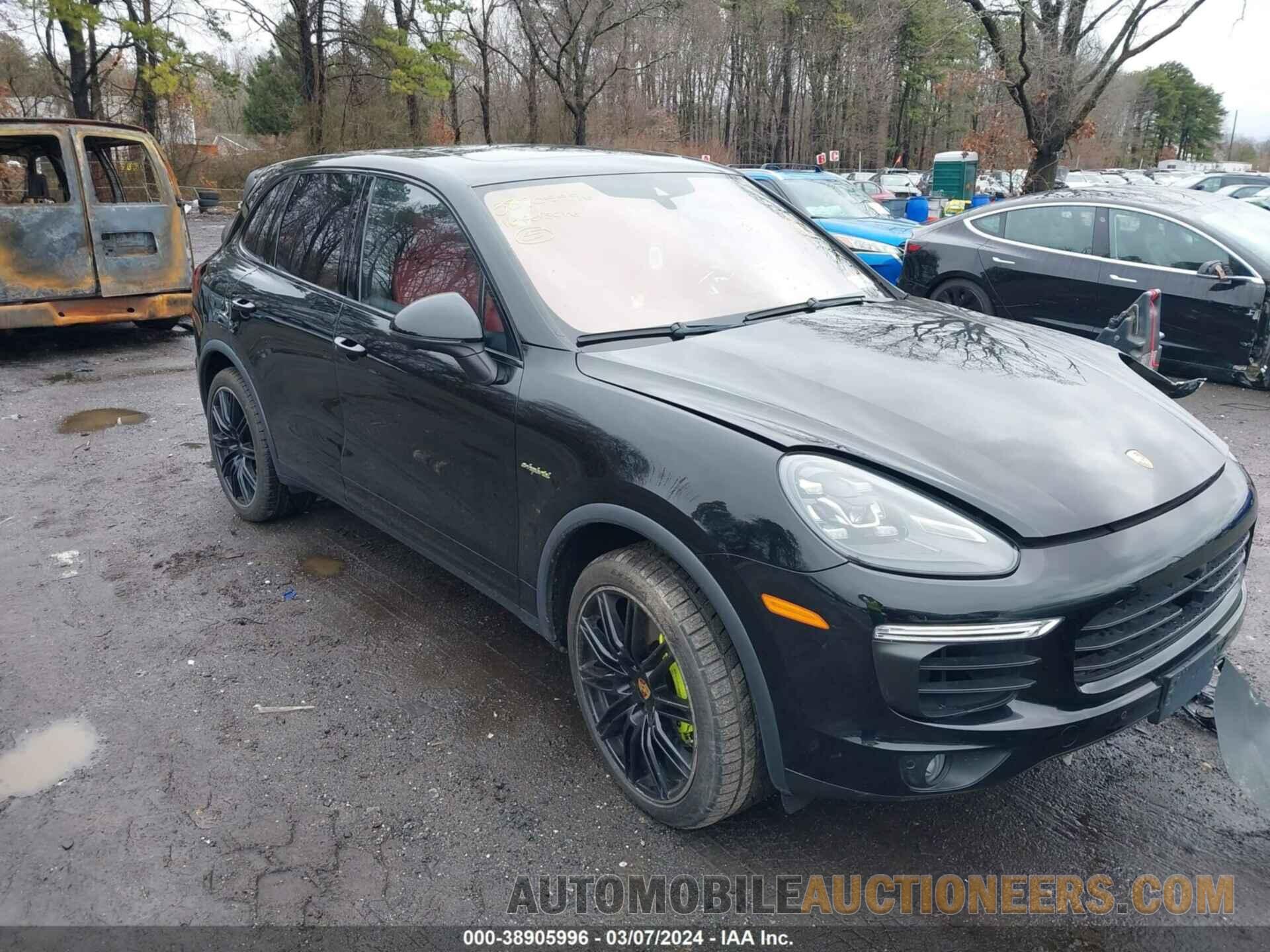 WP1AE2A26GLA16017 PORSCHE CAYENNE E-HYBRID 2016