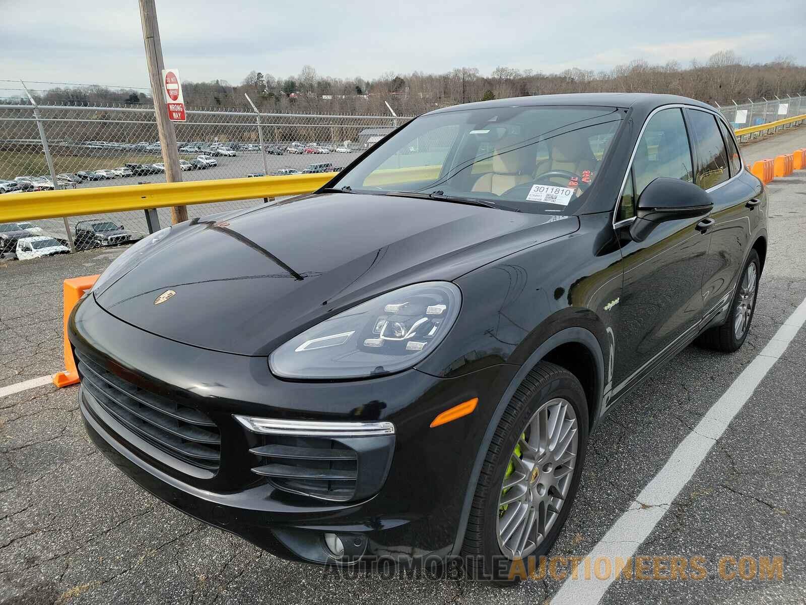 WP1AE2A2XGLA61901 Porsche Cayenne 2016