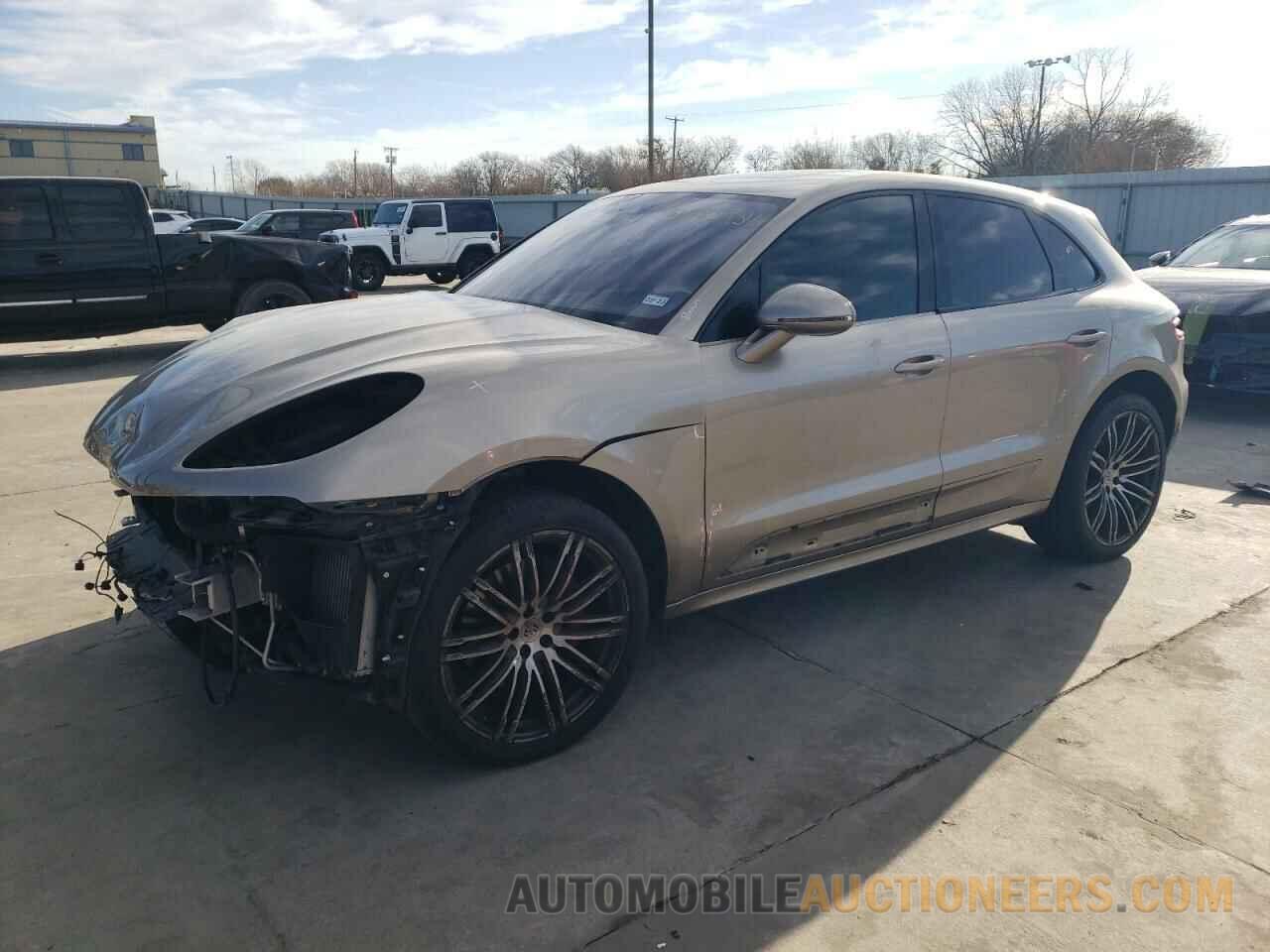 WP1AF2A58JLB71117 PORSCHE MACAN 2018