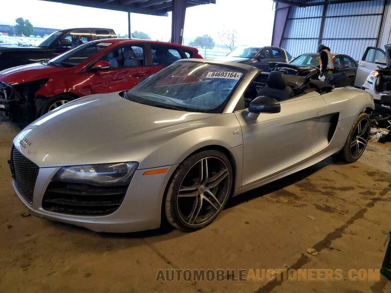 WUAVNAFG2BN000687 AUDI R8 2011