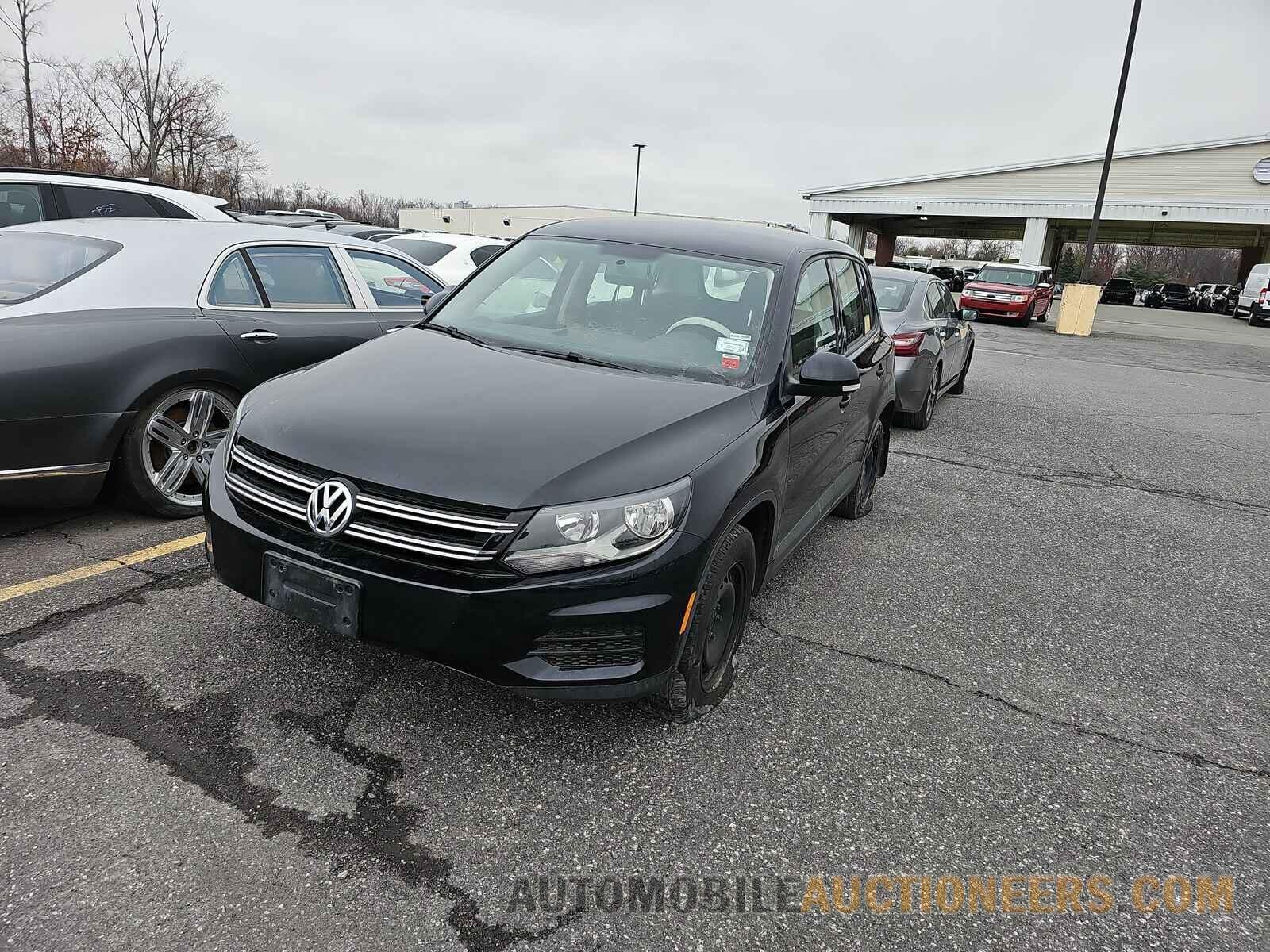 WVGAV7AX0JK001337 Volkswagen Tiguan 2018