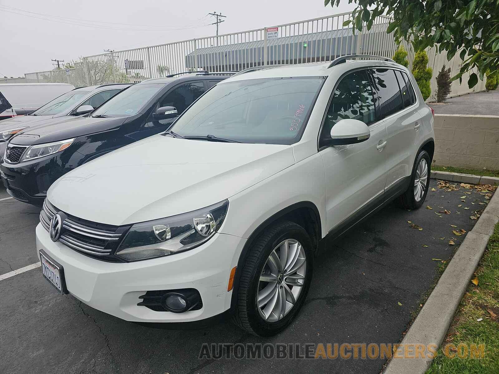 WVGAV7AX2FW564065 Volkswagen Tiguan 2015