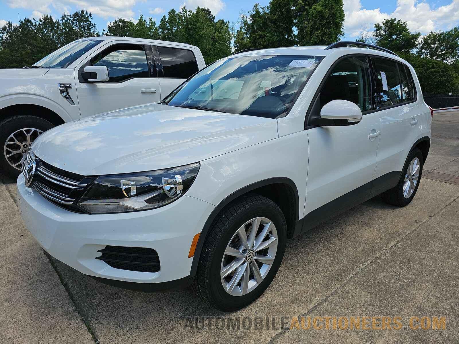 WVGAV7AX3JK005768 Volkswagen Tiguan 2018