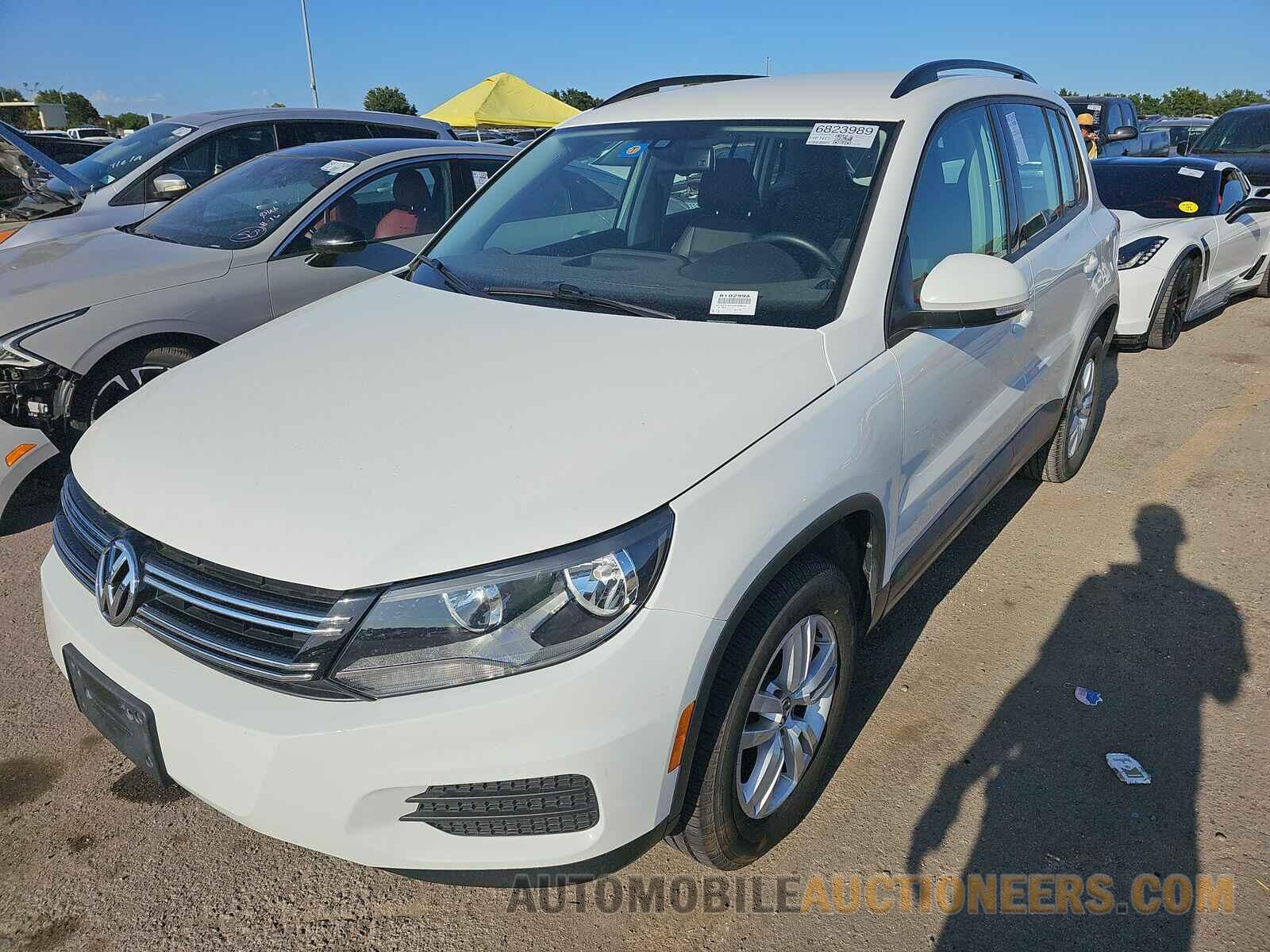 WVGAV7AX5HK008942 Volkswagen Tiguan 2017